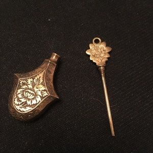 Perfume holder necklace